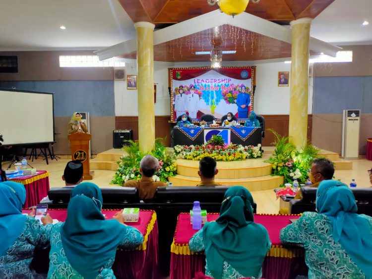 Bupati Dewi Handajani