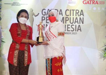 Dewi Handajani Raih Penghargaan