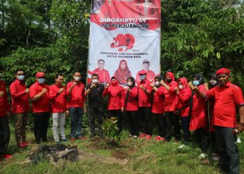 PDIP Tanggamus Bersih Sungai