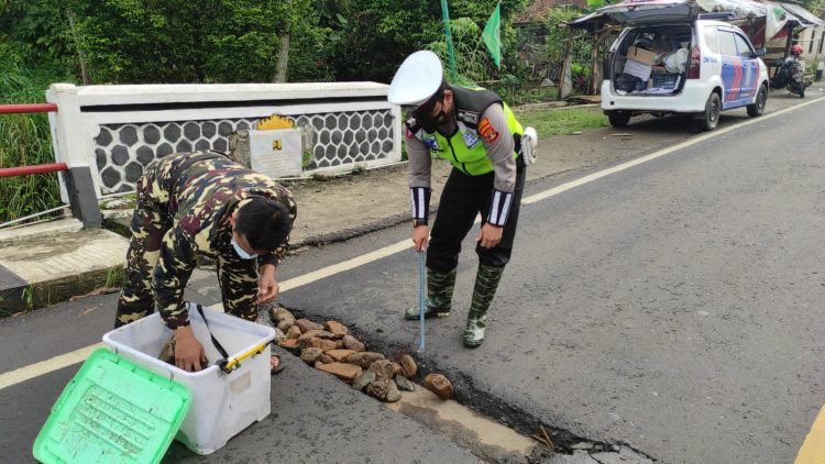 Polantas Timbun Jalinbar Berlubang, tanggamus.lappung.com