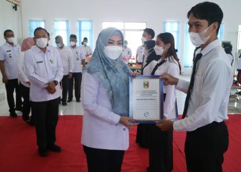 Bupati Tanggamus Serahkan SK CPNS, tanggamus.lappung.com