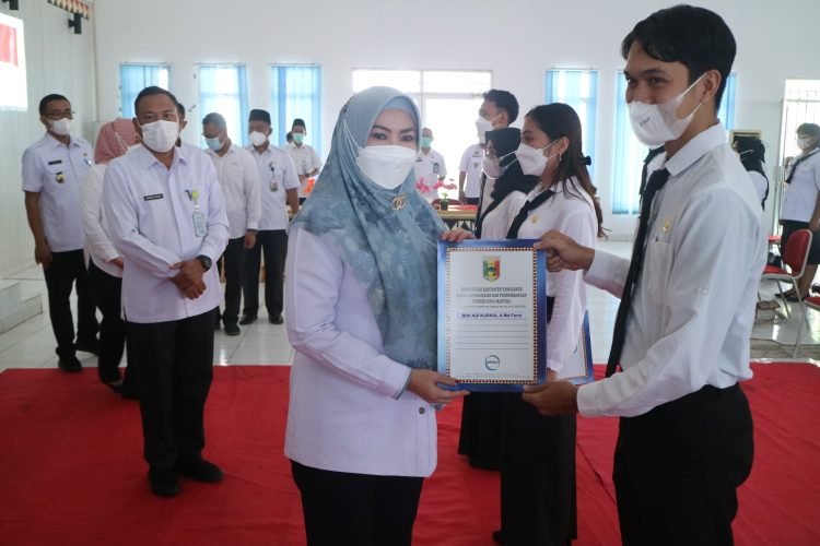 Bupati Tanggamus Serahkan SK CPNS, tanggamus.lappung.com