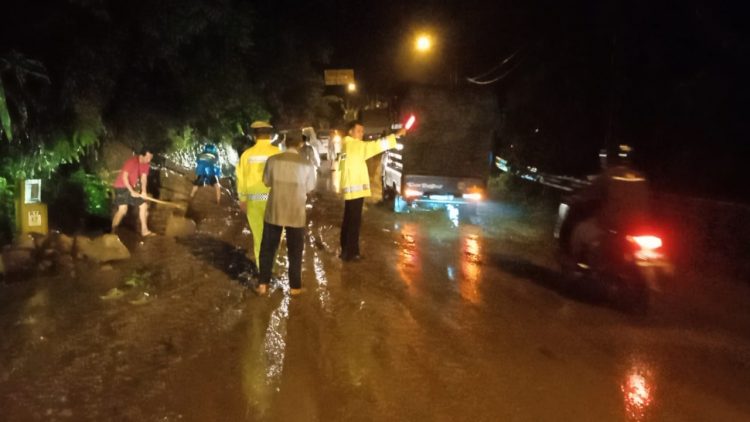 Jalinbar Batu Keramat Longsor