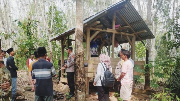 Warga Wayharong Gantung Diri