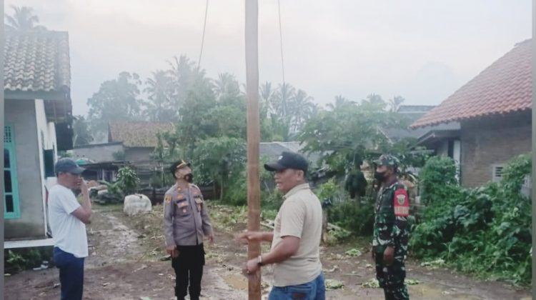 Tersambar Petir Saat Panjat Pinang