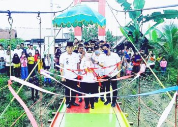 Jembatan Gantung Sinar Pelangi
