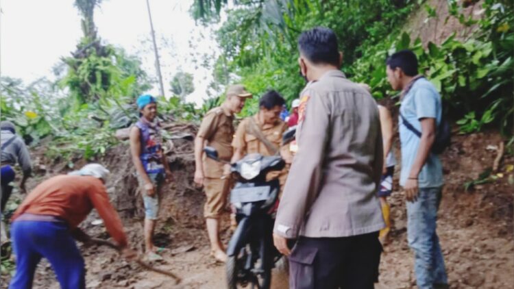 Longsor di Pekon Talang Beringin