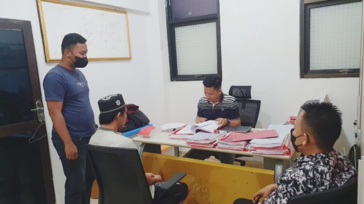 Polsek Pugung Limpahkan Tersangka Pencurian Handphone kepada JPU