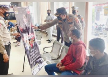 AKBP Satya Widhy Widharyadi Sidak Pelayanan SIM